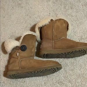 🌟HP🌟 Bailey button uggs